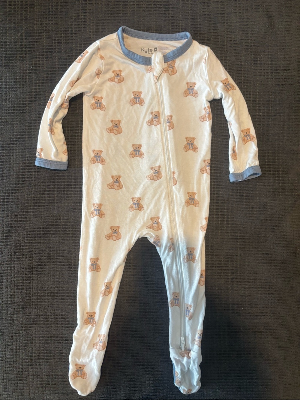 Kyte BABY Cream Footed One-Piece with Tan Teddy Print and Blue Trim